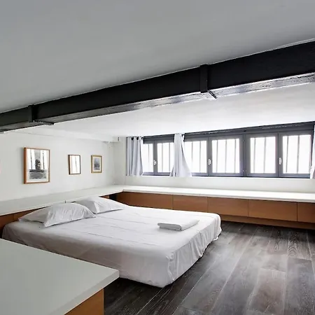 Large Duplex Le Marais Апартаменты *