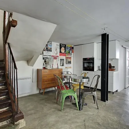 Large Duplex Le Marais Апартаменты Париж