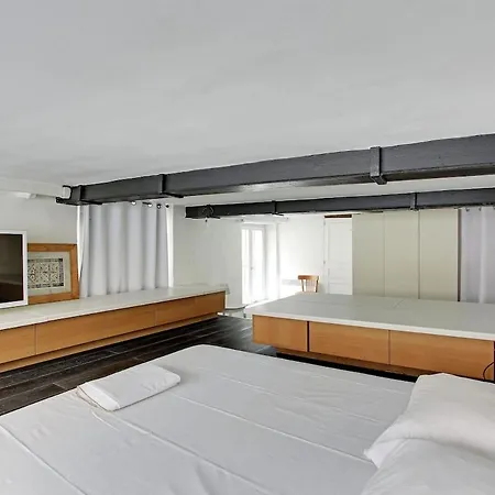 Large Duplex Le Marais Апартаменты