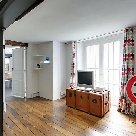 Large Duplex Le Marais Paris